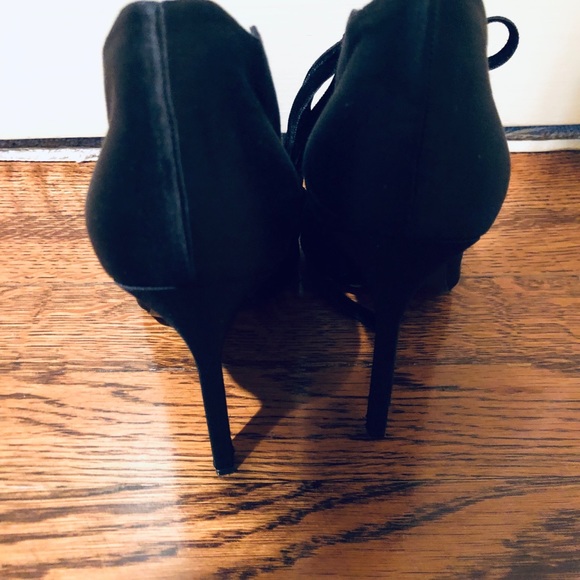 Manolo Blahnik - Picture 2 of 3